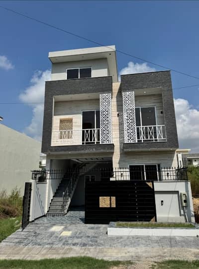 6 Marla Ideally Located House For Sale