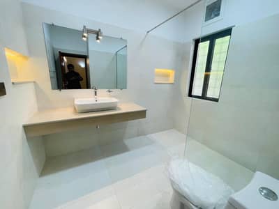 G-6 LUXURIOUS HOUSE FOR RENT EXCELLENT 2000 SQY HOUSE PROPER AND MODERN FITTINGS, MARBLE FLOORING 5 BEDROOMS, 5 ATTACHED BATHROOMS