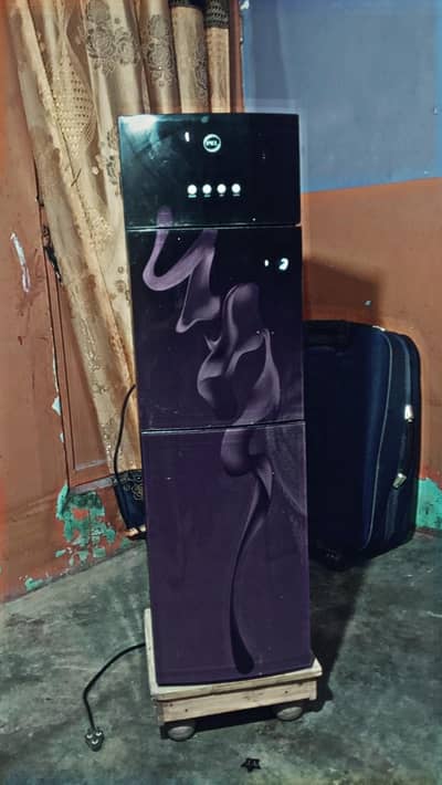 PEL Water Dispenser with Fridge | Hot & Cold | Excellent Condition.