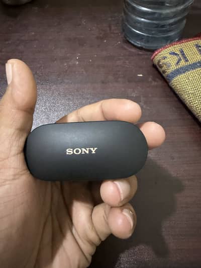 Sony WH-1000XM4 earbuds