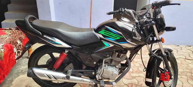 Honda cB 125 2025 modal