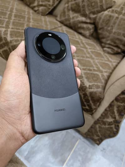 Huawei Mate 60 Pro 12/256 Black colour