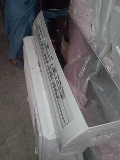 gree AC bilkul behtarin condition