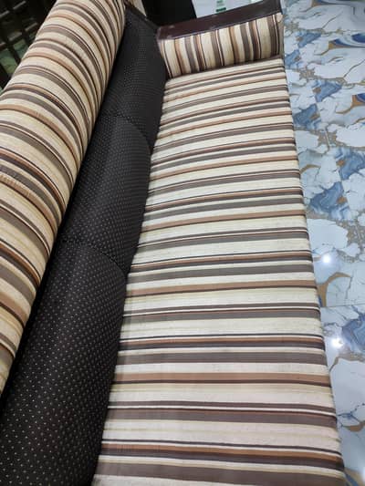 6 setar sofa and Table brand new for sale