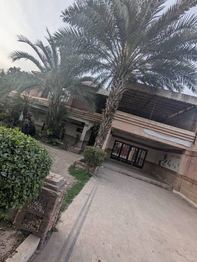 0321 86 10 688 Hot location 40 Marla house available for for Rent