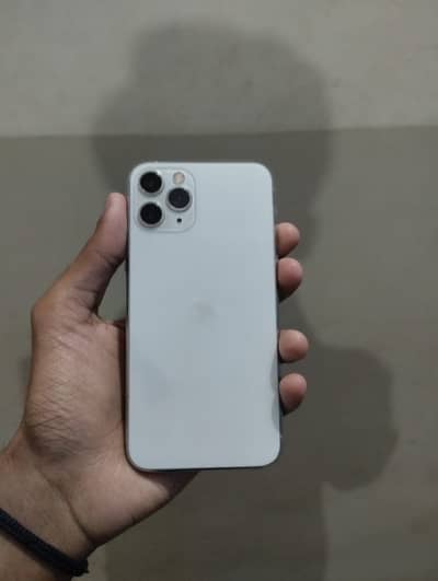 11 pro 10 by 10 ha sirf battery change on any fult