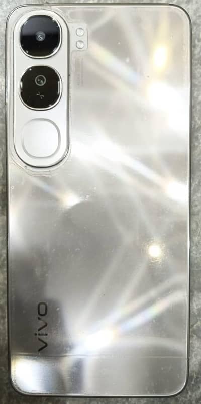 Vivo y 200 used 2 month with all genuin accessories