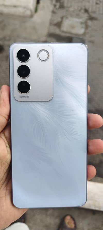 VIVO V27e Lush condition