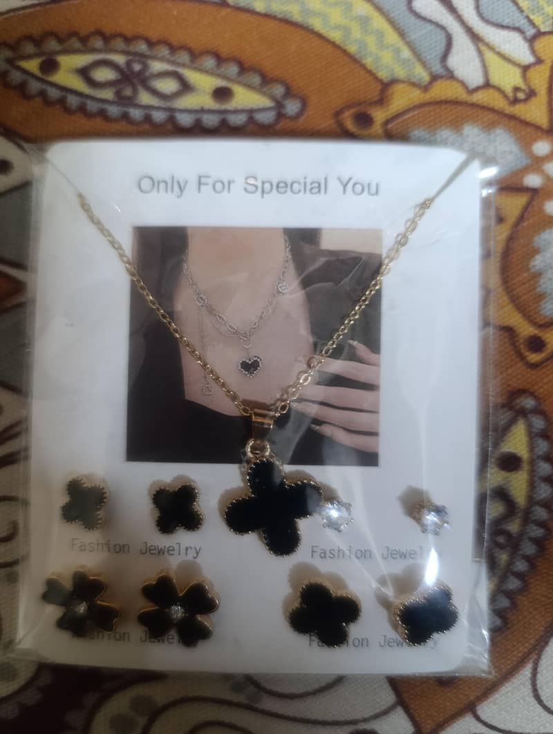 new necklesssat 1