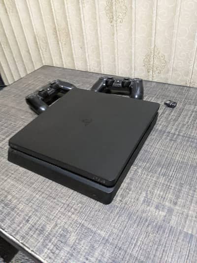 Playstation 4 [ 2 controllers]