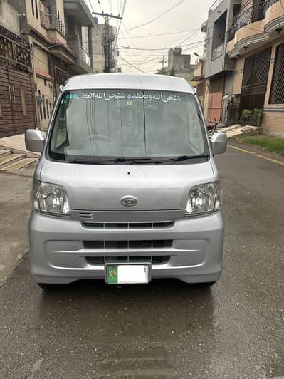 Daihatsu hijey 2013 model