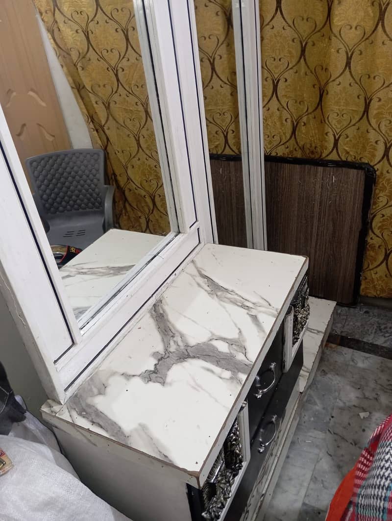 Bed set good condition 4