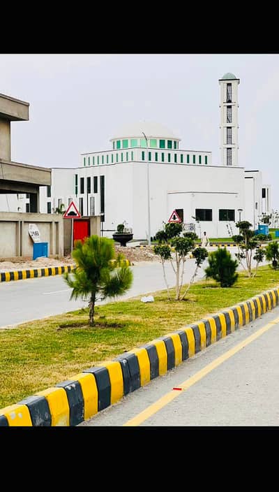 1 Kanal Corner Plot for Sale in Hayatabad Phase 7 (Sector F7) Prime Location