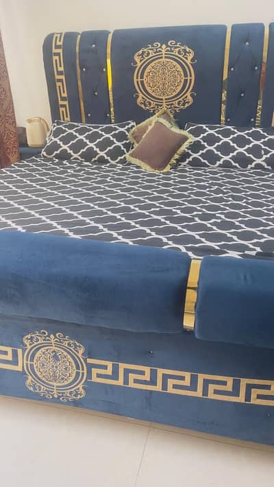 double bed set with dressing table & side table good condition