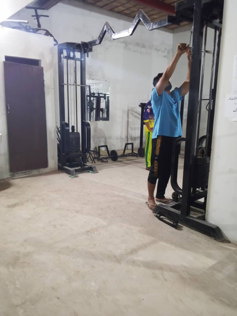 مکمل جم فار سیل چندماہ پہلے کلب لگایا تھا۔ مجبوری کی وجہ سے سیل کر رہا 1