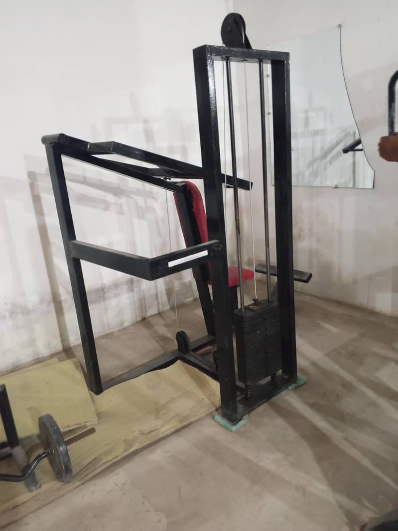 مکمل جم فار سیل چندماہ پہلے کلب لگایا تھا۔ مجبوری کی وجہ سے سیل کر رہا 4