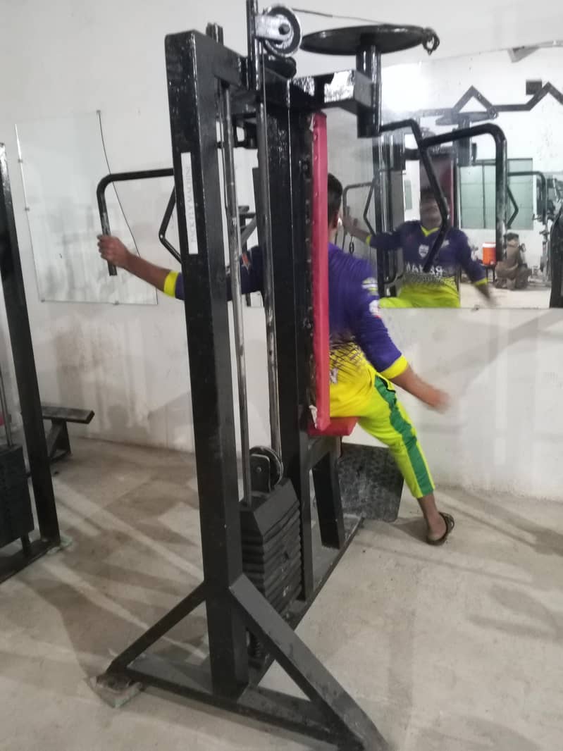 مکمل جم فار سیل چندماہ پہلے کلب لگایا تھا۔ مجبوری کی وجہ سے سیل کر رہا 5