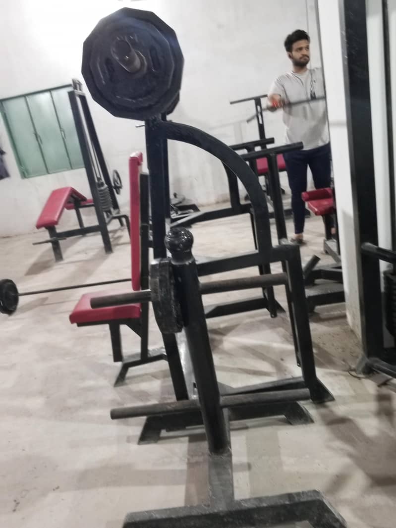 مکمل جم فار سیل چندماہ پہلے کلب لگایا تھا۔ مجبوری کی وجہ سے سیل کر رہا 12