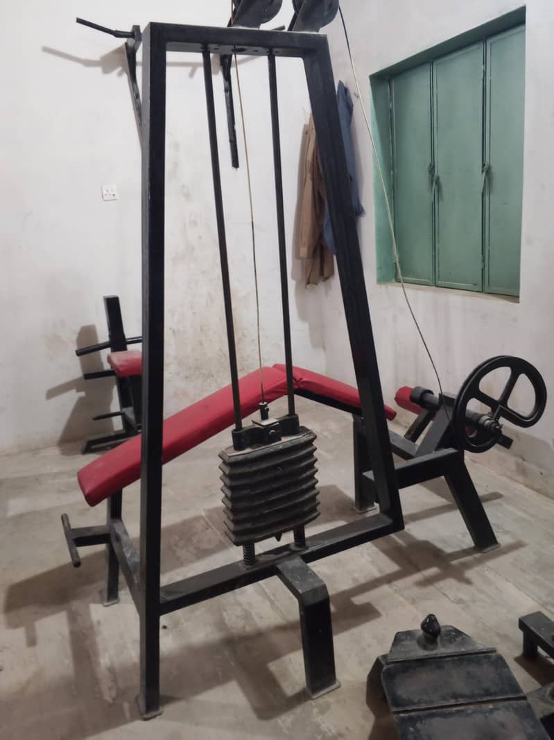 مکمل جم فار سیل چندماہ پہلے کلب لگایا تھا۔ مجبوری کی وجہ سے سیل کر رہا 18