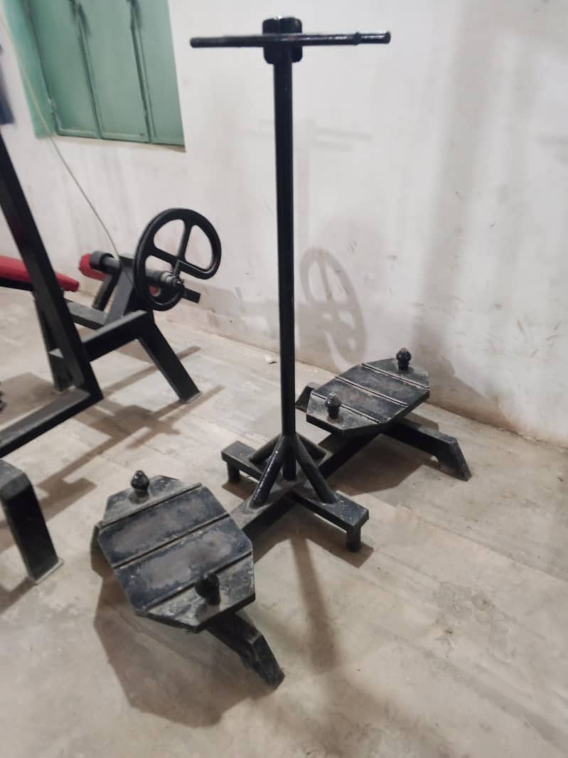 مکمل جم فار سیل چندماہ پہلے کلب لگایا تھا۔ مجبوری کی وجہ سے سیل کر رہا 19