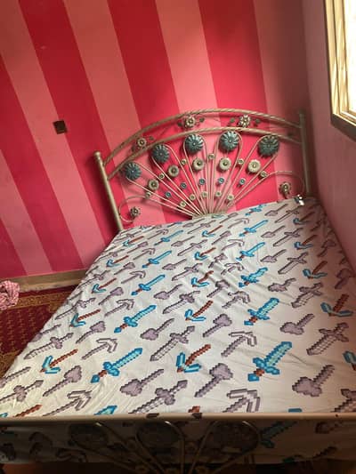 queen size iron bed with matress
