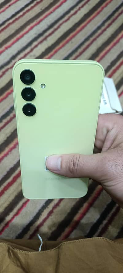 I am selling Samsung Galaxy A15 8/256