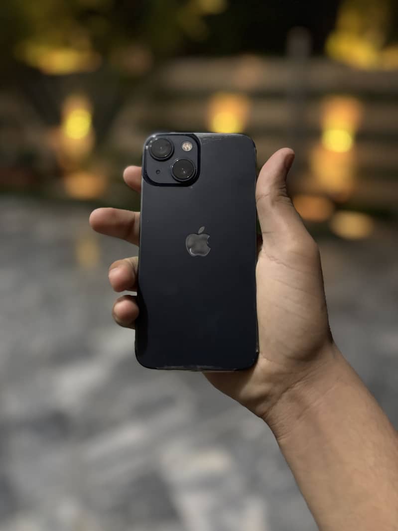 iPhone 13 mini 0