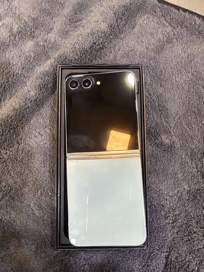 Z FILP 5 8 256GB official PTA