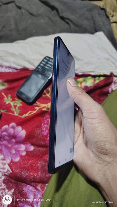 8gb ram 256 memory side fingerprint