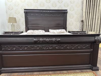 100% wood bed in excellent condition