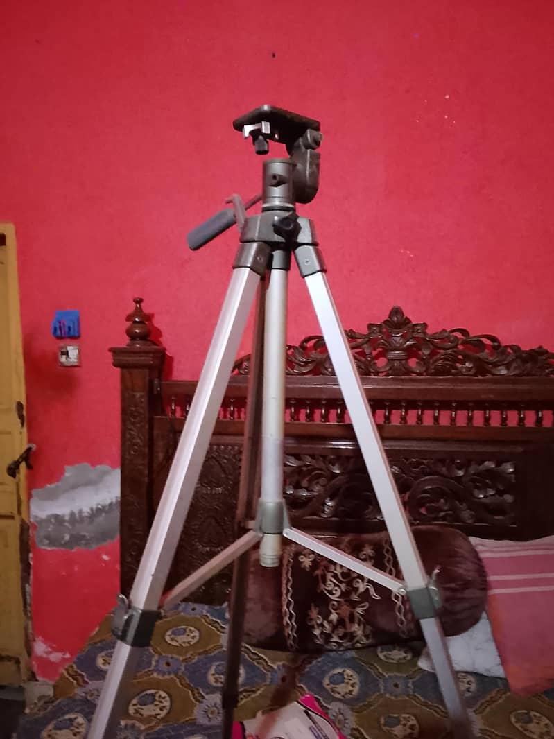 camera tripod 0