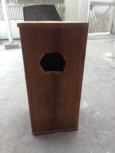 Raw parrot breeding box