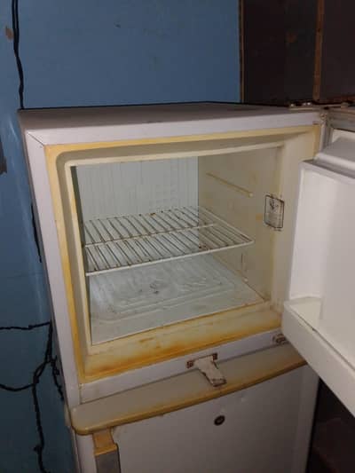 ya dawlance frigh sale karna ha chill cool ha contrat babe. 03215959620