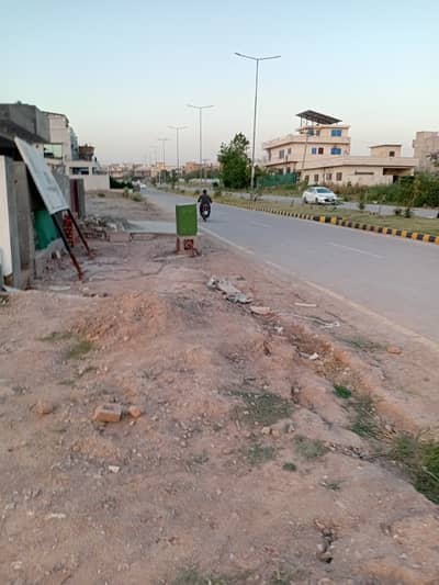 Beautiful Location Plot For Sale in G-14/2