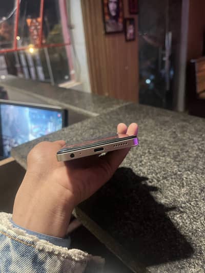 Infinix smart 8…. 4/64