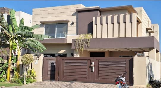 1 KANAL BUNGALOW IS AVAILABLE FOR SALE IN PHASE 7 BLOCK Z.