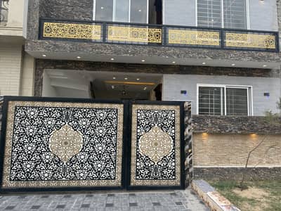 Super Price 5 Marla Brand New House In B17