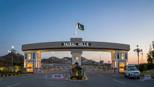 Main Boulevard Corner Plot For Sale