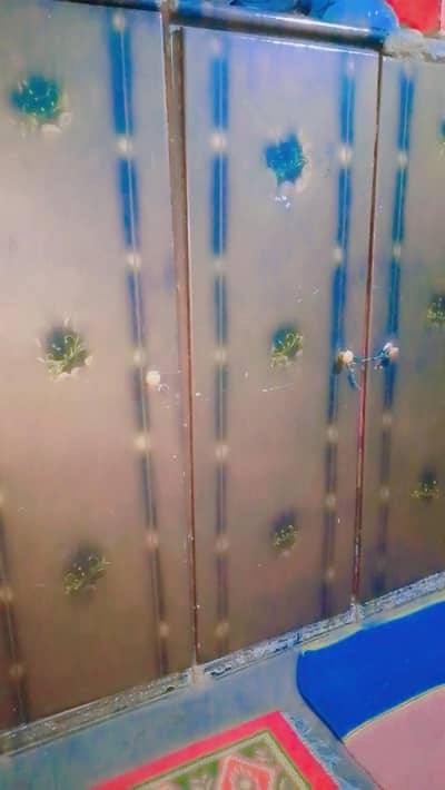 bed king size with mattres and wordrobs