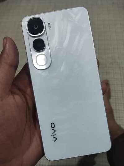 vivo y400 10/10 Whatsapp or call 03311072767