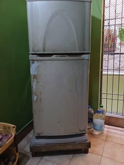 16 cubic fridge golden color good condition &  accessories are av