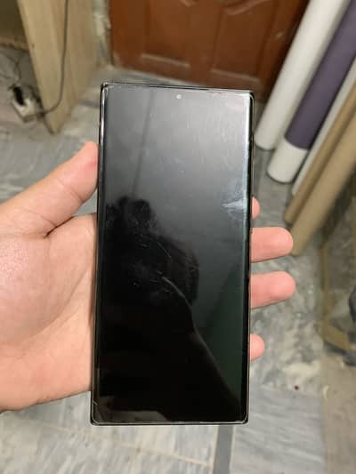 No Box no charger or Phone ma green line hai or CP I’d hai or 256 GB