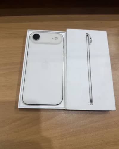 Iphone 17 Air 256 GB Gold Colour 4 Month Sim Time FU With Box