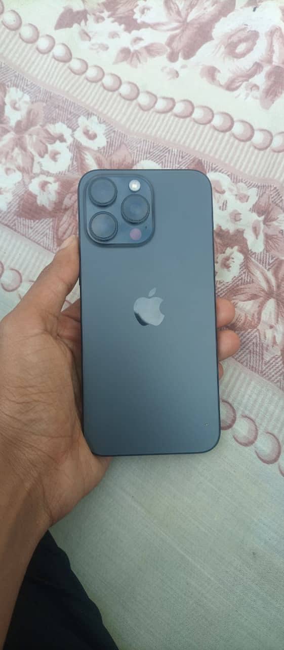 IPhone 15 Pro Max 0