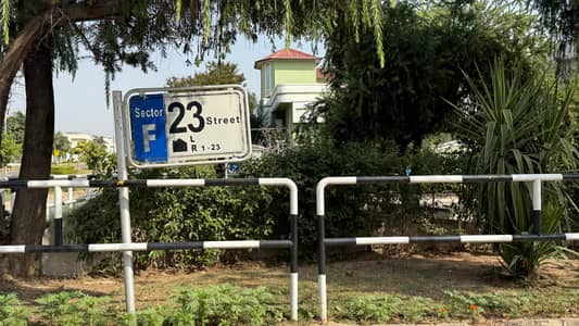 DHA PHASE 2 KANAL FULL HOUSE BEAUTIFULL LOCATION