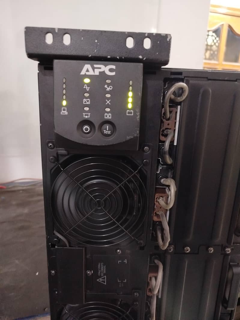 APC UPS 8