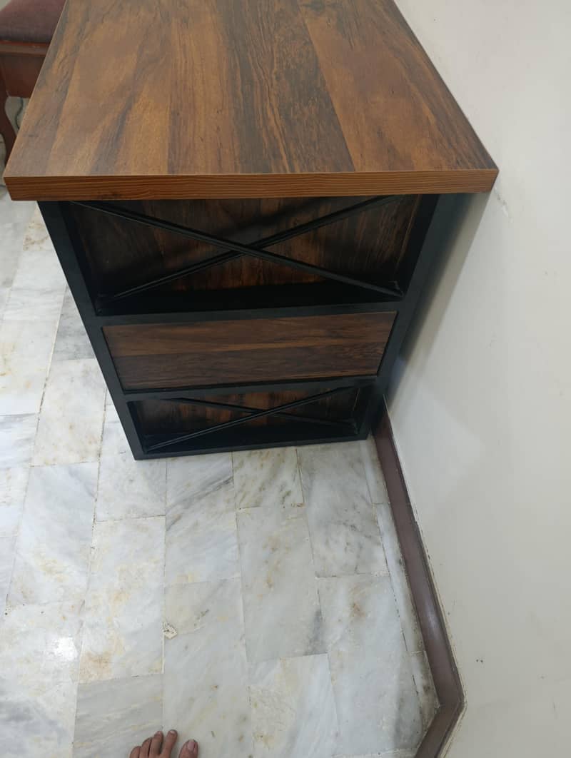 STUDY DESK 2