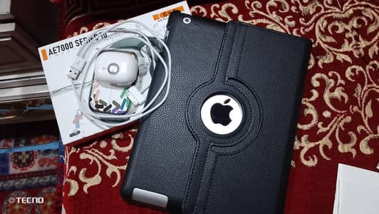 Apple i pad [model A1395) 16 GB with touch watch and cable