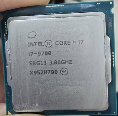 Selling my Core i7 9700 R0 Latest Stepping 9.5/10