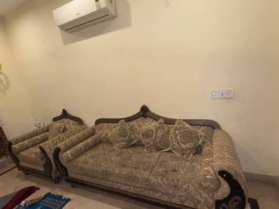 i am selling my sofa